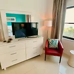 Directly On The Beach With Pool & Ocean View