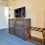 Beachfront High-Rise Condo With Pool And Tennis!