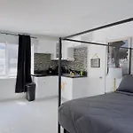 Beachside Oasis, Miami Beach Apt With Parking Included