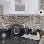 Beachside Oasis, Miami Beach Apt With Parking Included