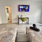 Tropical Studio Escape - Minutes From The Sand