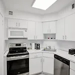 Charming Ocean View Condo Beach Service 516