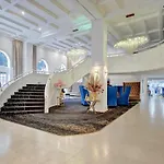 Beautiful Oceanfront 3Bdr Condo 801