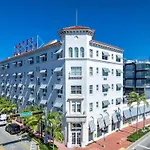 Global Luxury Suites At The Variety