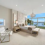 Spacious Corner Unit With Bay Views In Miami Beach
