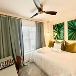 Slice Of Paradise Steps To The Beach- California King Bedroom And Sofa Bed