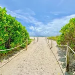 One Block From Beach South Beach Ocean Dr-King Bed