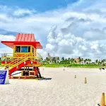 One Block From Beach South Beach Ocean Dr-King Bed