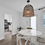 Lincoln Villa Suites