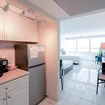 Castle 1733 Ocean View Studio With Direct Beach Access, Pool, Tennis & Free Parking