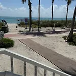 Castle Beach Studio,Tennis Court And Swimming Pool With Beach Access