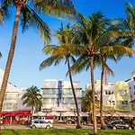 Carlyle Apartments On Ocean Drive