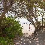 Castle Beach - Starfish Studio