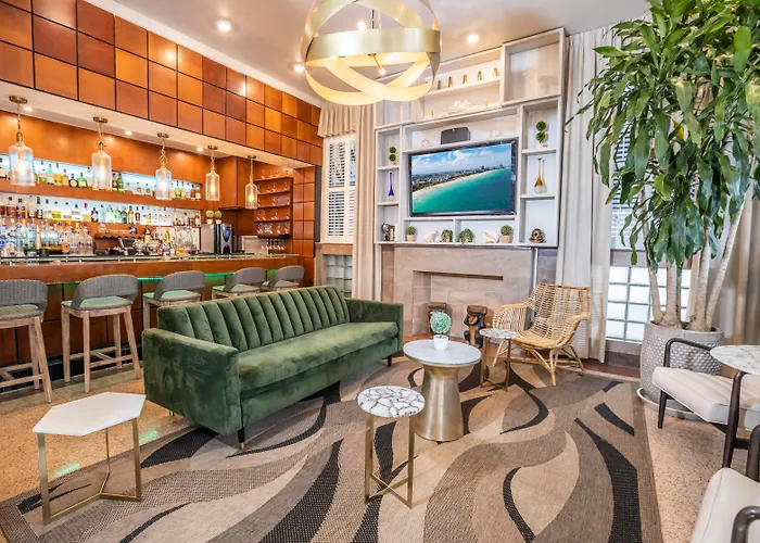 Chesterfield Hotel & Suites