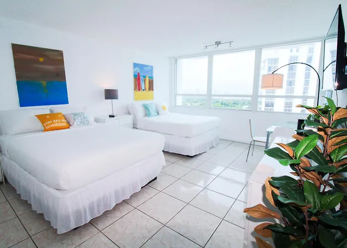 Castle 1608 Intracoastal Bay View Studio, Pool, Tennis, Beach Access & Free Parking