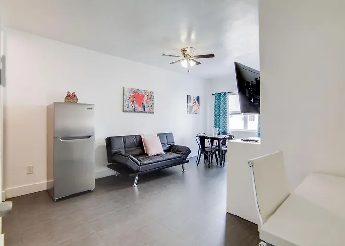 Charming Large Studio Near Ocean Dr - South Beach