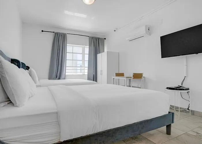 South Beach Chic Studio Retreat Sleeps 4
