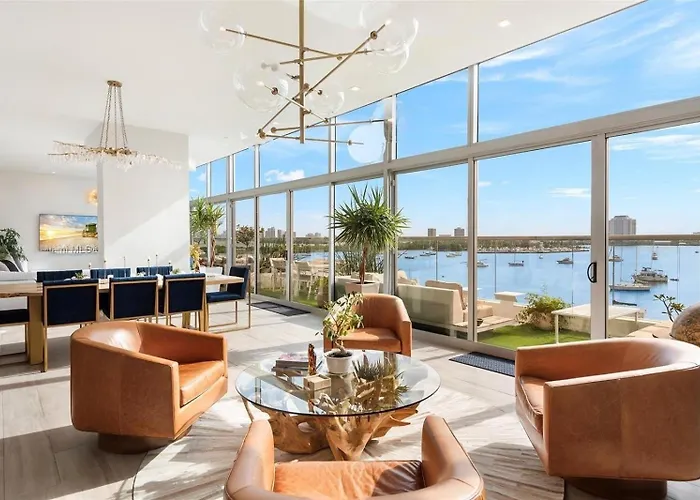 Spacious Corner Unit With Bay Views In Miami Beach