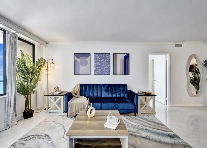 Comfortable 2-Bedroom Condo Retreat With Resort Facilities 1108