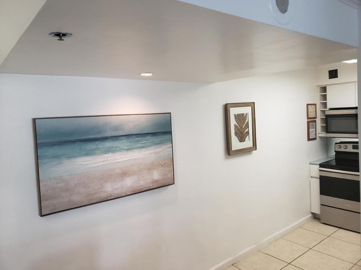 Aparthotel 2 Bedroom 2 Bath Beachfront On Miami Millionaire Row 2*