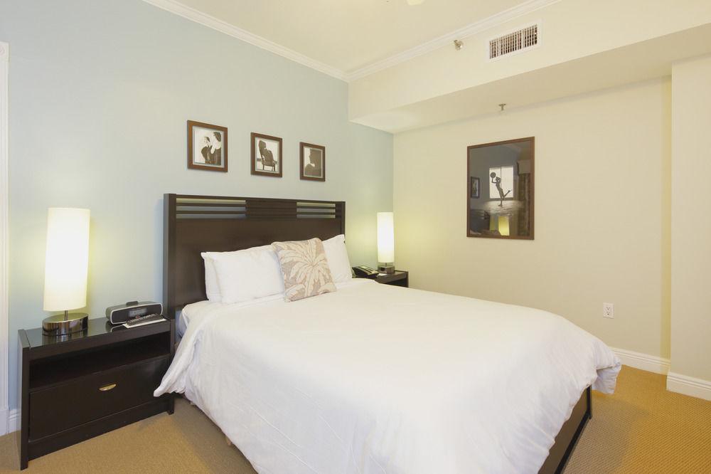 Hotel The Savoy & Beach Club Miami Beach