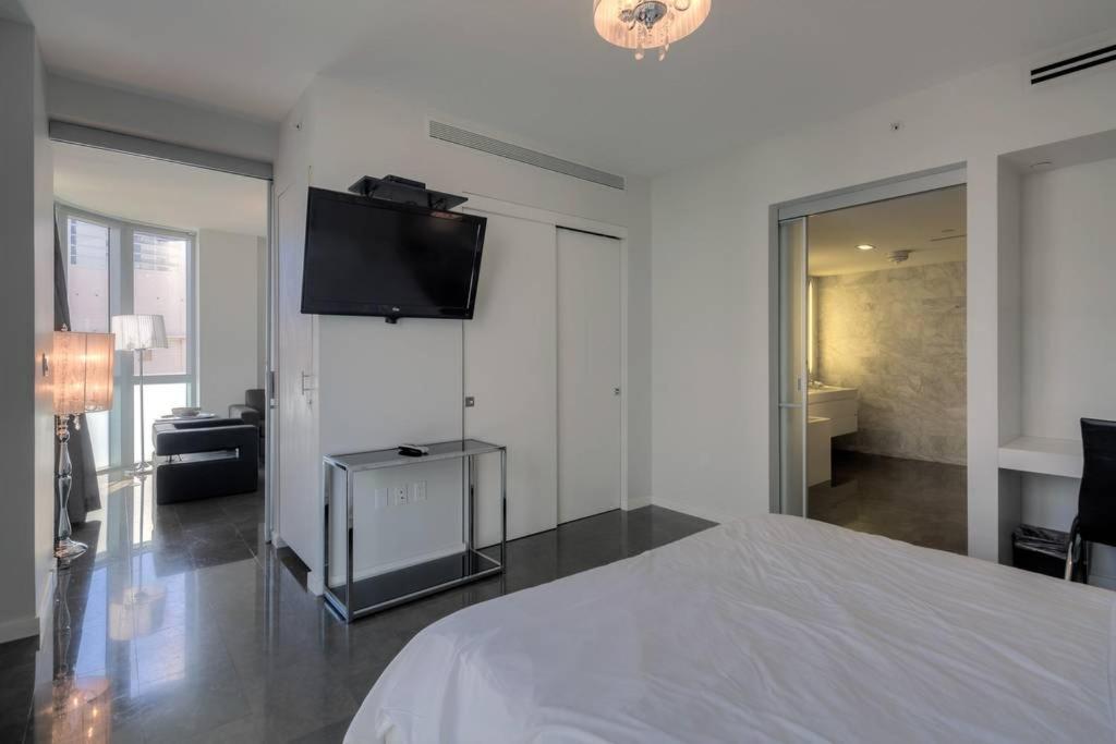 Luxury Boutique Collins Ave Aparthotel 4*