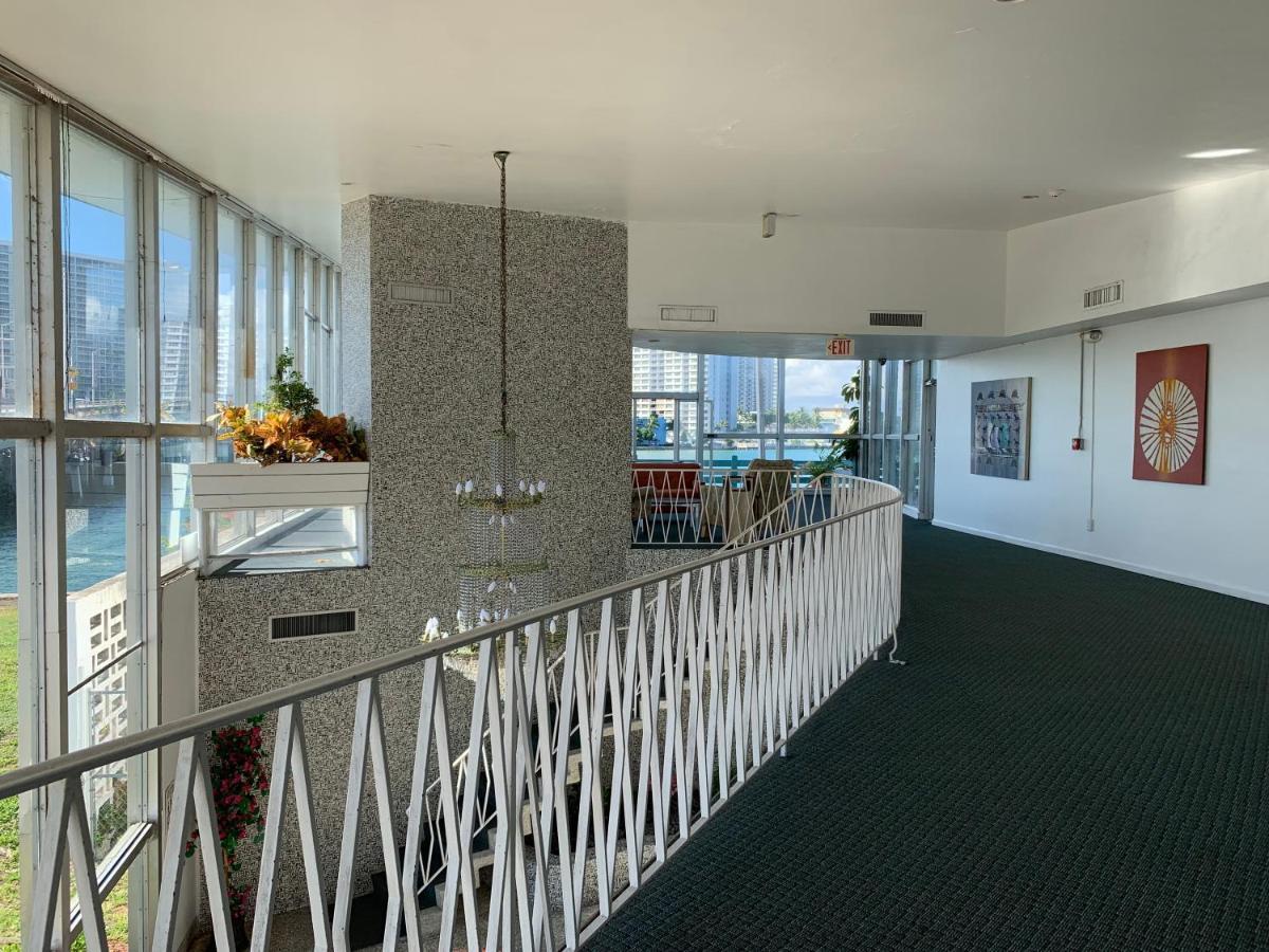 International On The Bay Hotel *