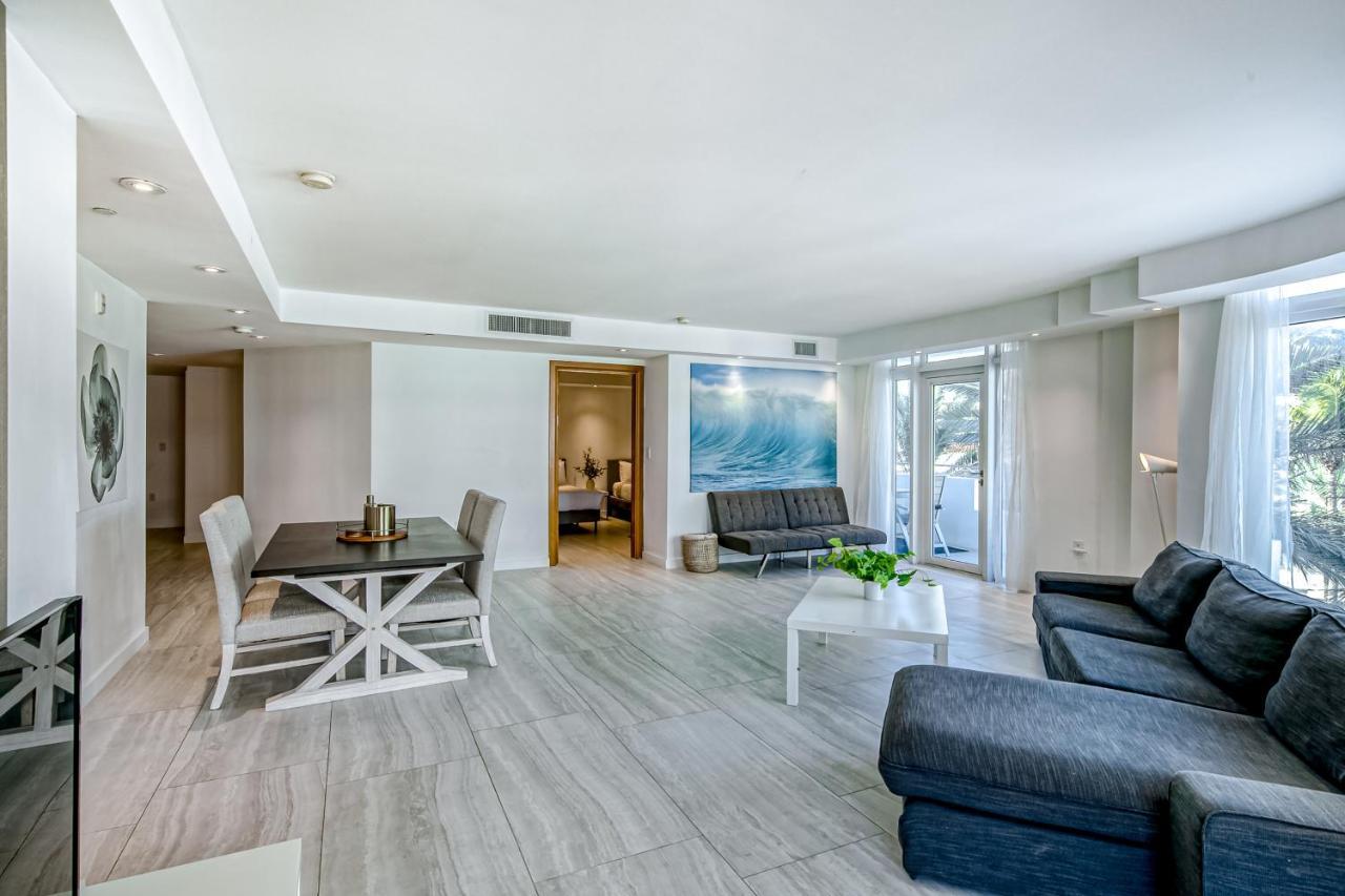 Modern Ocean Drive In The Heart Of Sobe! Apartment