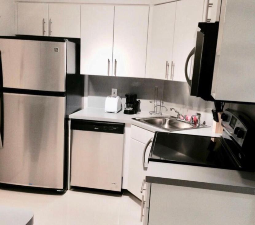 Alexander Suites Ocean View Apartment