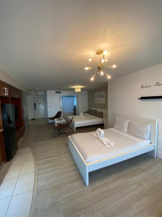 Charming In Ocean Drive South Beach Apartment
