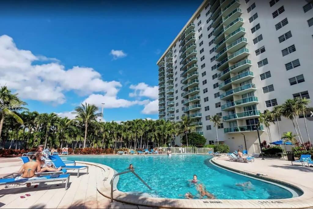 Apartment Beautiful Steps Away From The