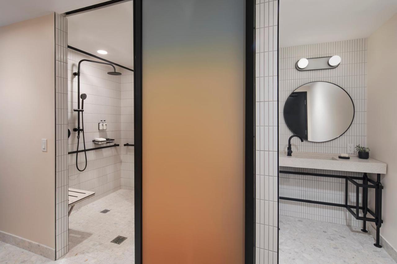 Moxy Miami South Hotel 4*