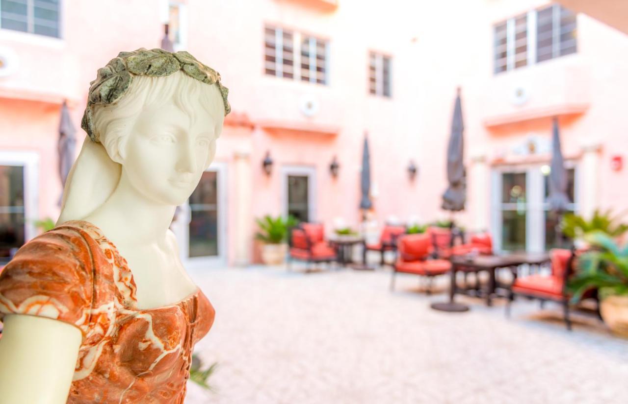 Secret Garden Miami 4*