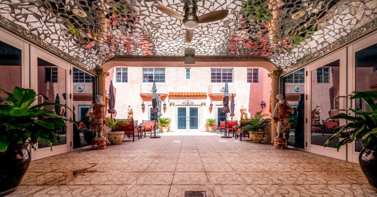Hotel Secret Garden Miami