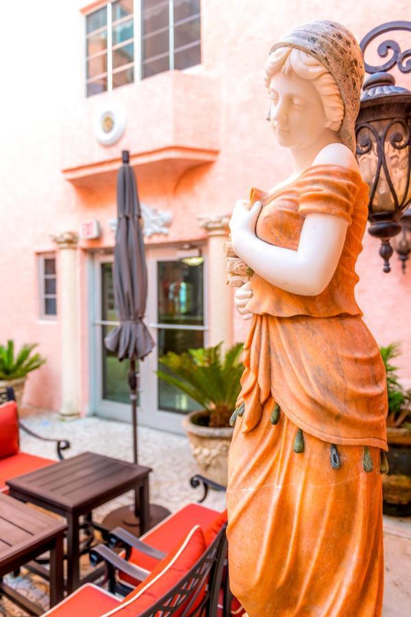 Secret Garden Miami Hotel