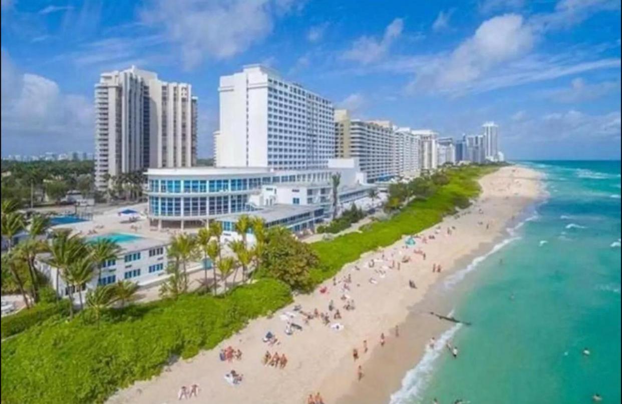 Katy, Beachfront Apartment