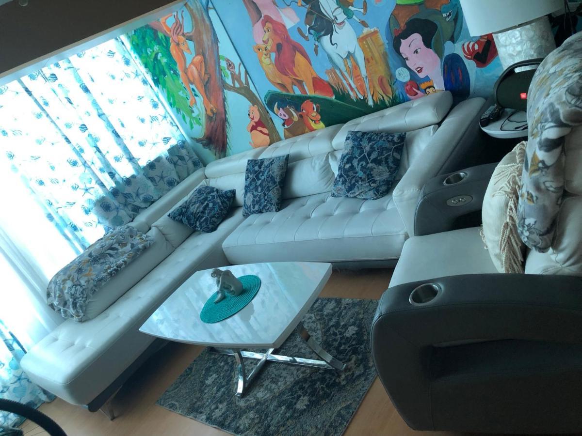 Katy, Beachfront Apartment