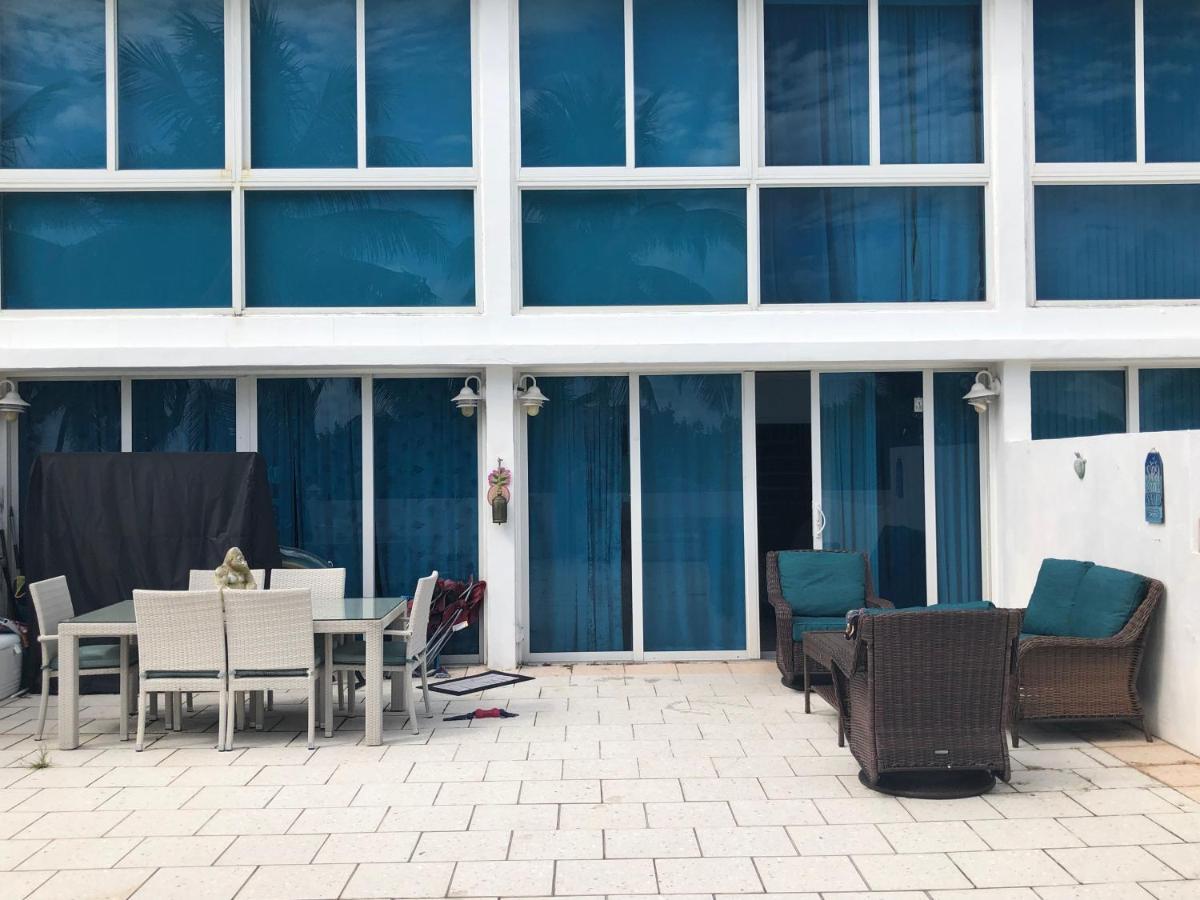 Katy, Beachfront Apartment Miami Beach