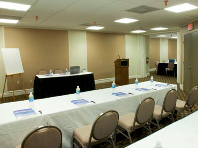Howard Johnson Plaza North Hotel 3*