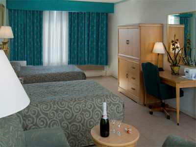 Howard Johnson Plaza North Hotel 3*