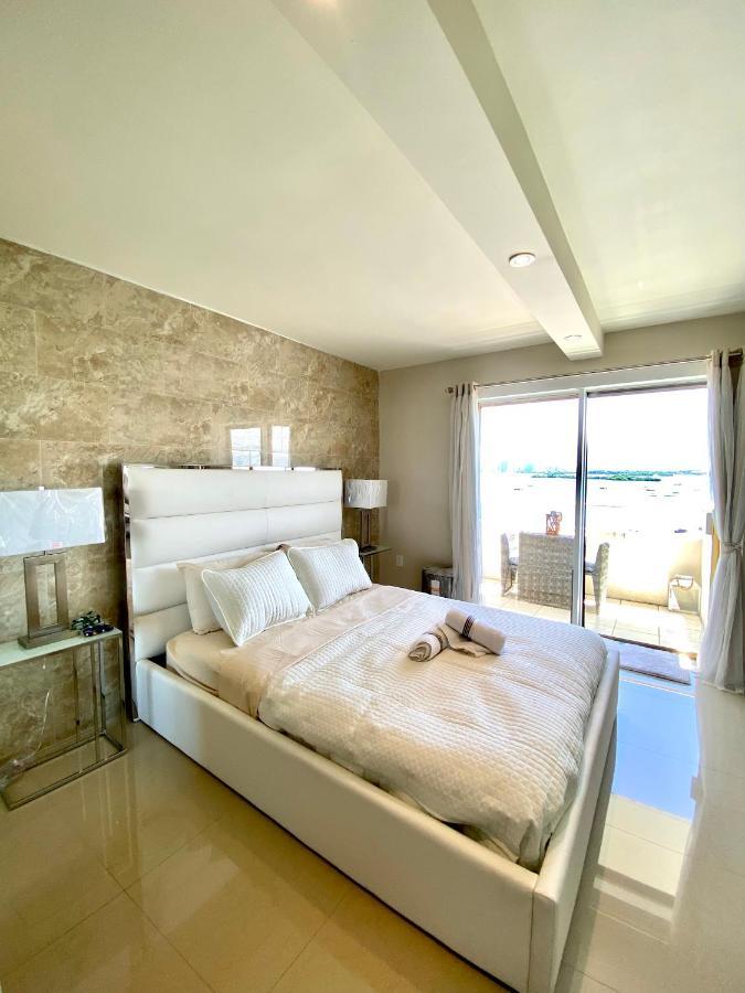 Bay View Miami: Premium Waterfront Near Apartment *