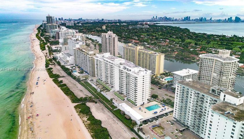 Pavilion Beach, Xl Balcony Suites * Miami Beach