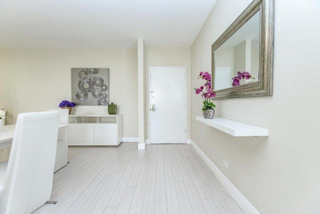 Pavilion Beach, Xl Balcony Suites Aparthotel