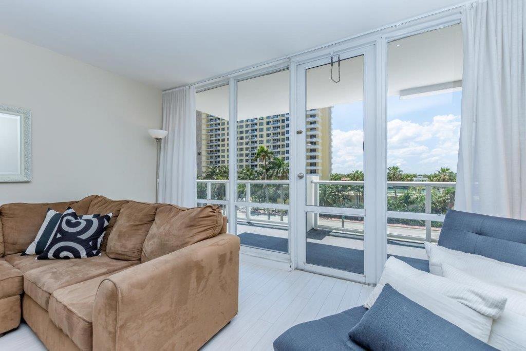 Pavilion Beach, Xl Balcony Suites * Miami Beach
