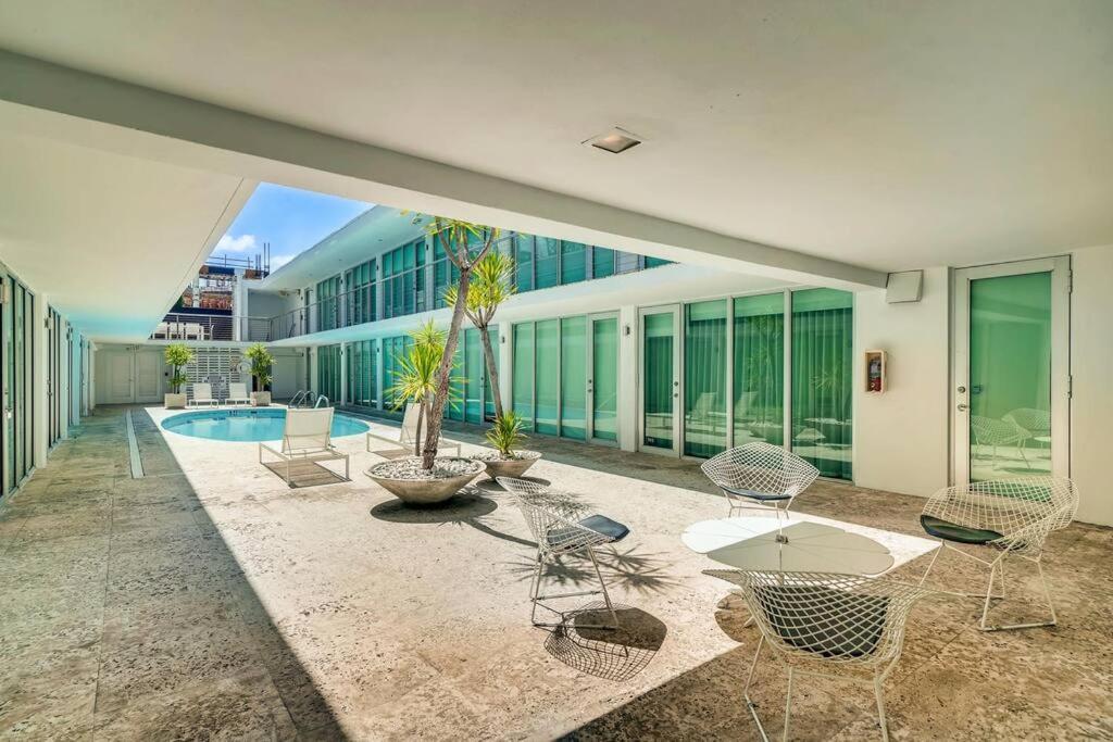 Mid-century Modern Gem South Miami Apartment *