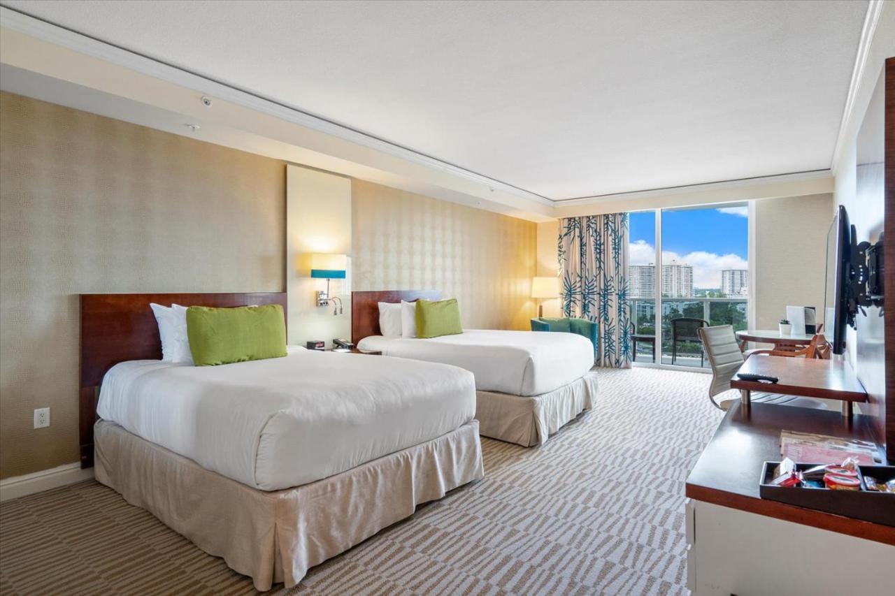 Luxe Beachfront At Sunny Isles Miami Apartment *
