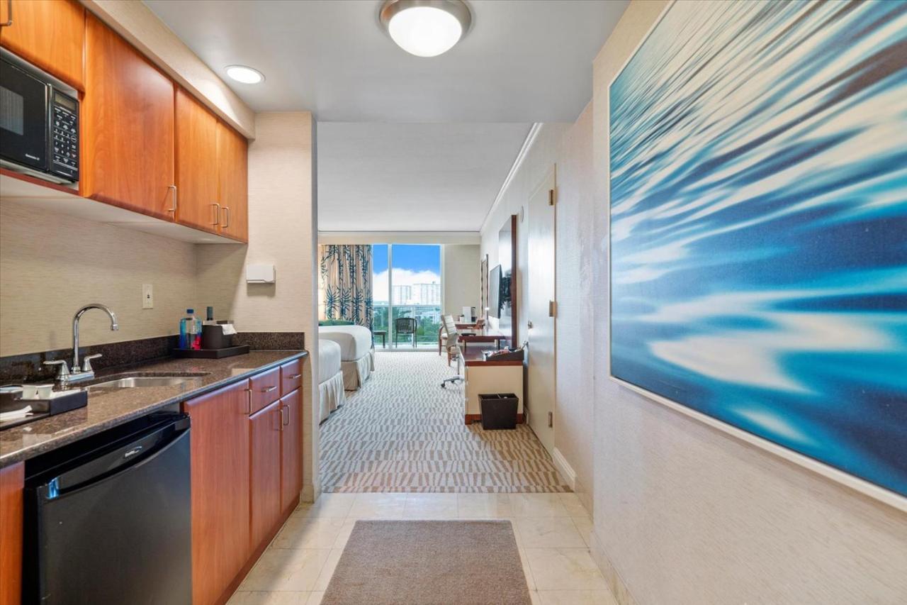 Luxe Beachfront At Sunny Isles Miami Apartment *