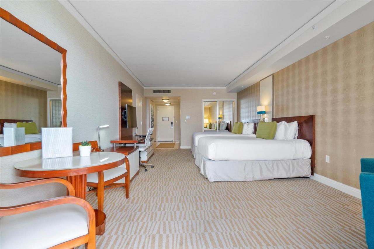 Luxe Beachfront At Sunny Isles Miami *