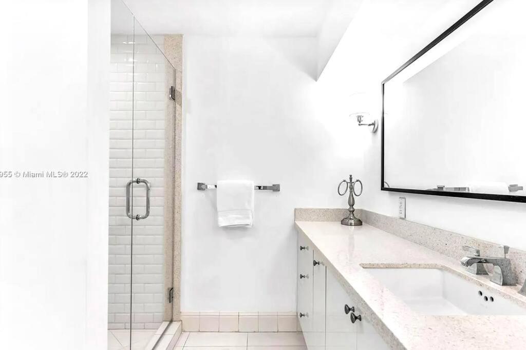 Wow! Location! Unit! New Renovated South Ocean Front * Miami Beach