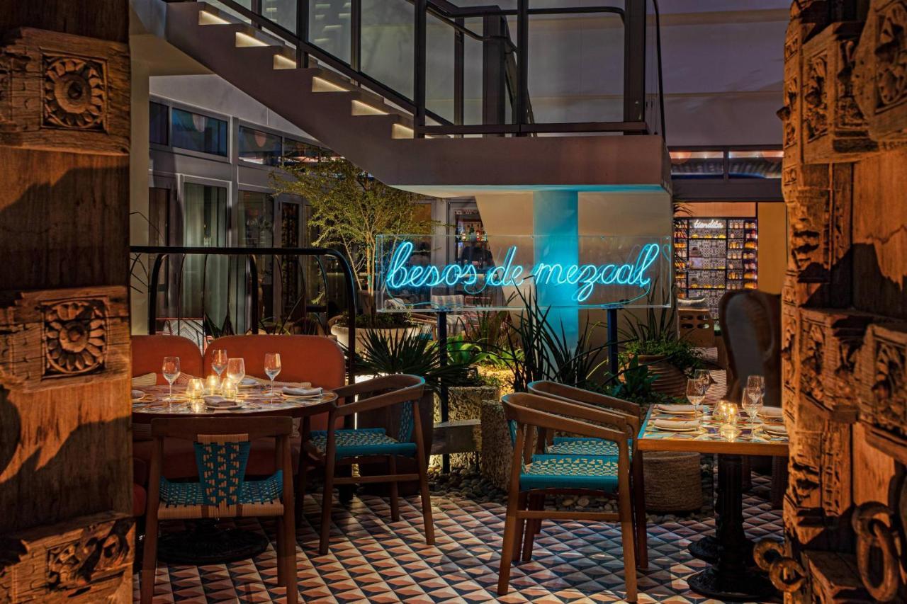 Moxy Miami South Hotel